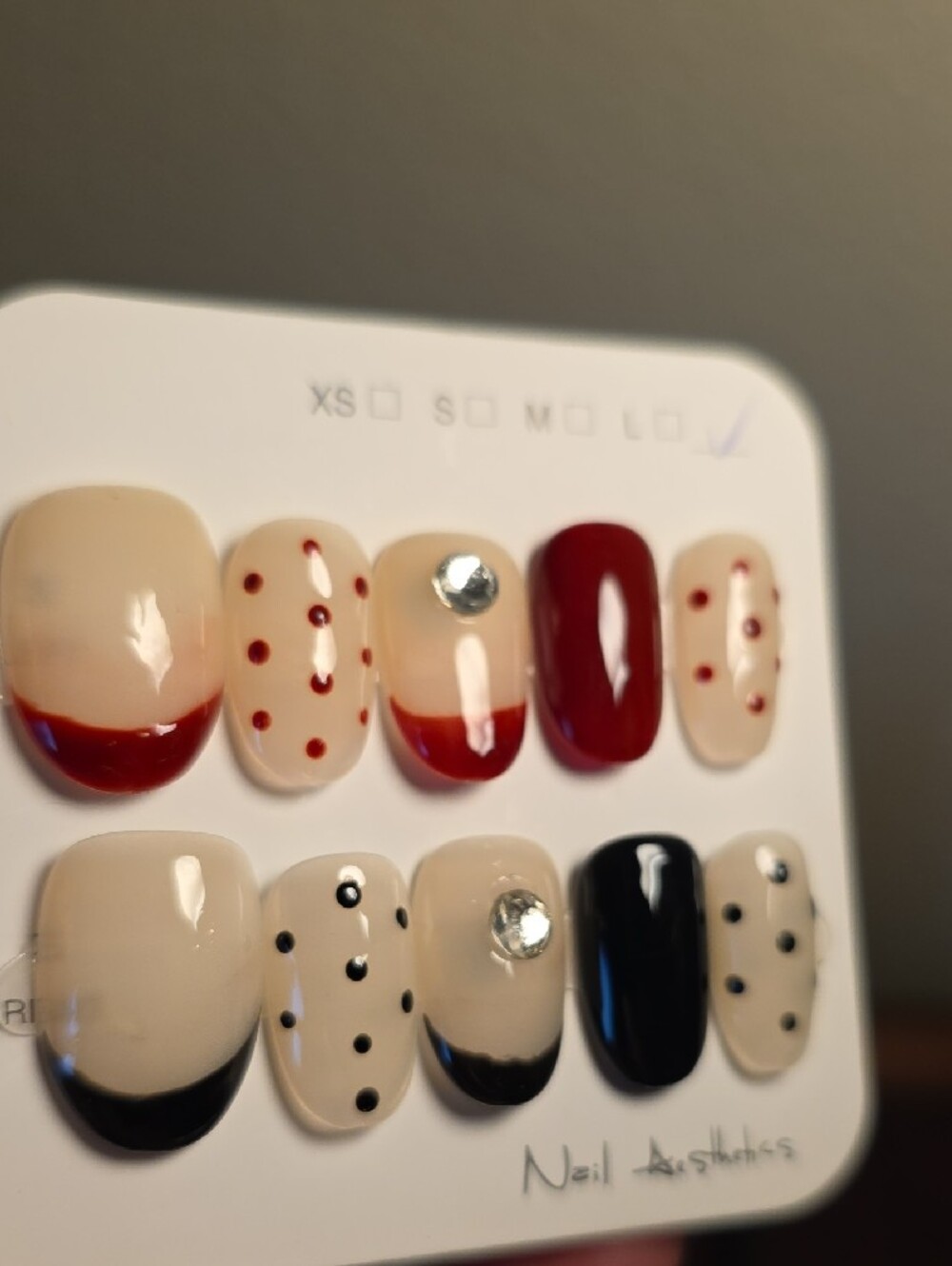 Press-On Nail Set in Red, Black, and Cream - Size Large - Picture 5 of 5